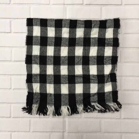 White & black buffalo plaid soft flannel scarf - Picture 5 of 5